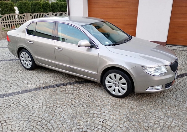 Skoda Superb cena 34900 przebieg: 275000, rok produkcji 2011 z Odolanów małe 254